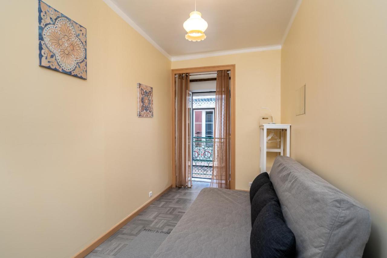 Cozy One Bedroom In Historic Location - Carmo Apartment Lissabon