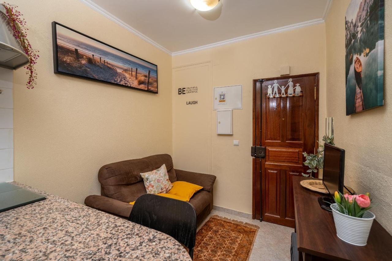 Cozy One Bedroom In Historic Location - Carmo Apartment Lissabon